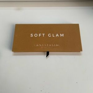 Soft Glam Anastasia Beverly Hills eyeshadow palette